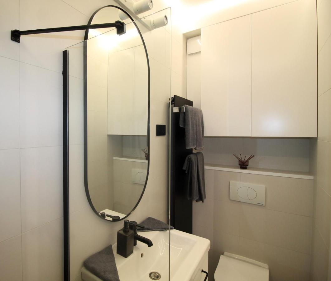 Modern Studio A Belvaros Koezepen Parkoloval- Kata Studioapartman Győr Extérieur photo